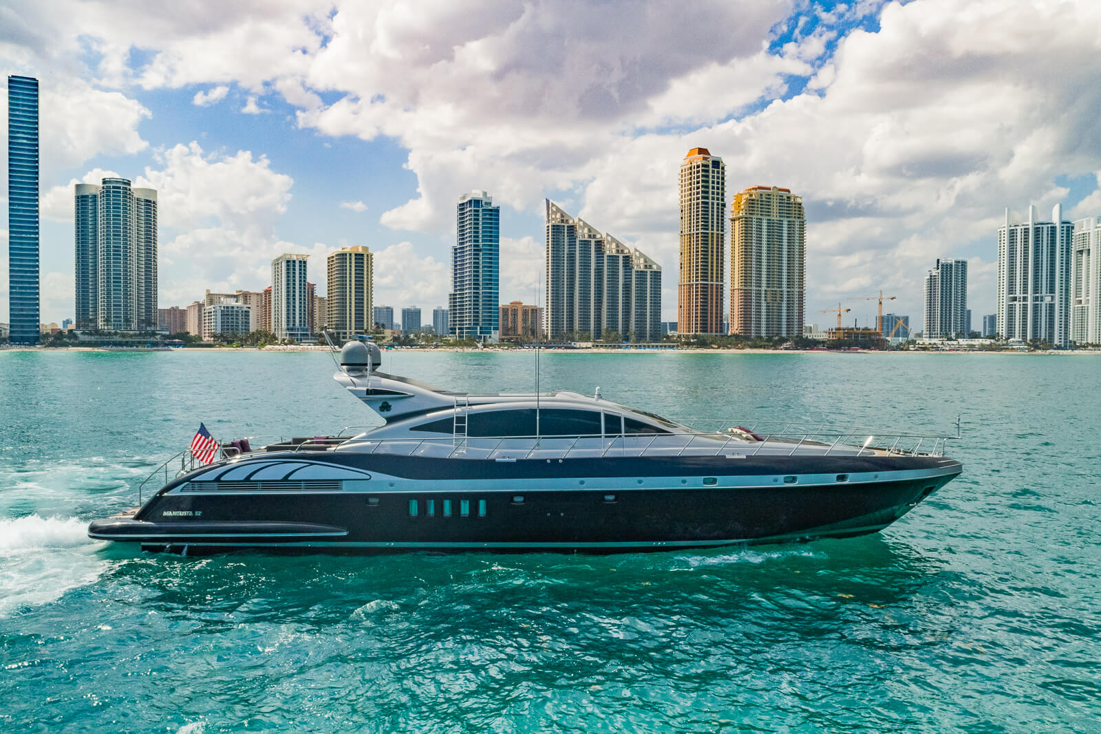 Yacht SOMETHING ABOUT MERI, Mangusta (Overmarine) | CHARTERWORLD
